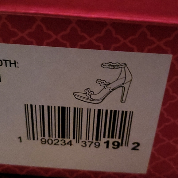 KELLY & KATIE - Picture 4 of 4